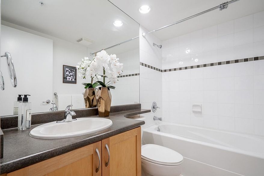 1102 1316 W 11th Avenue