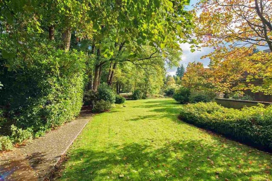 108 4900 Cartier Street