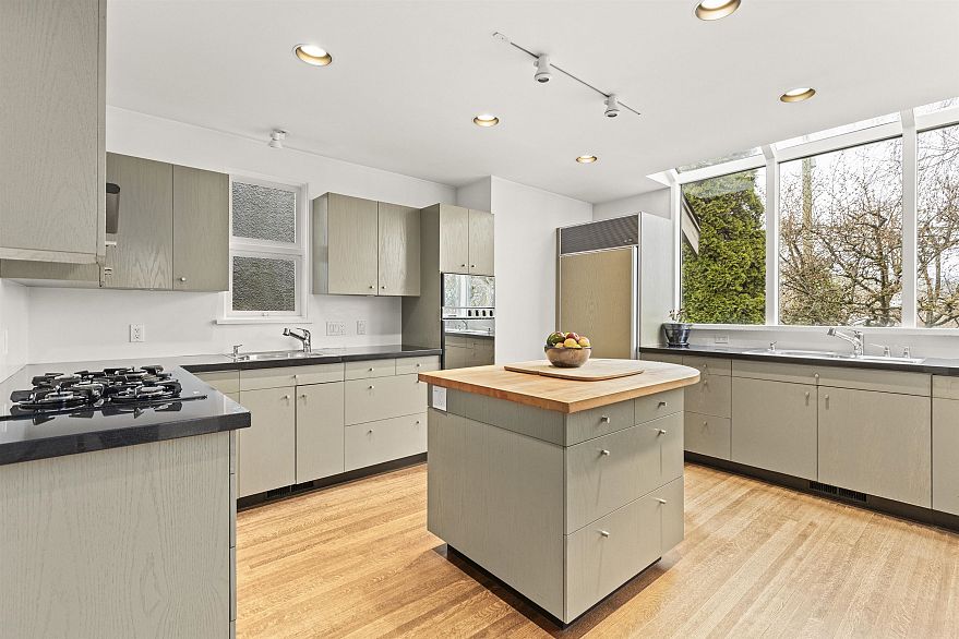 3545 W King Edward Avenue