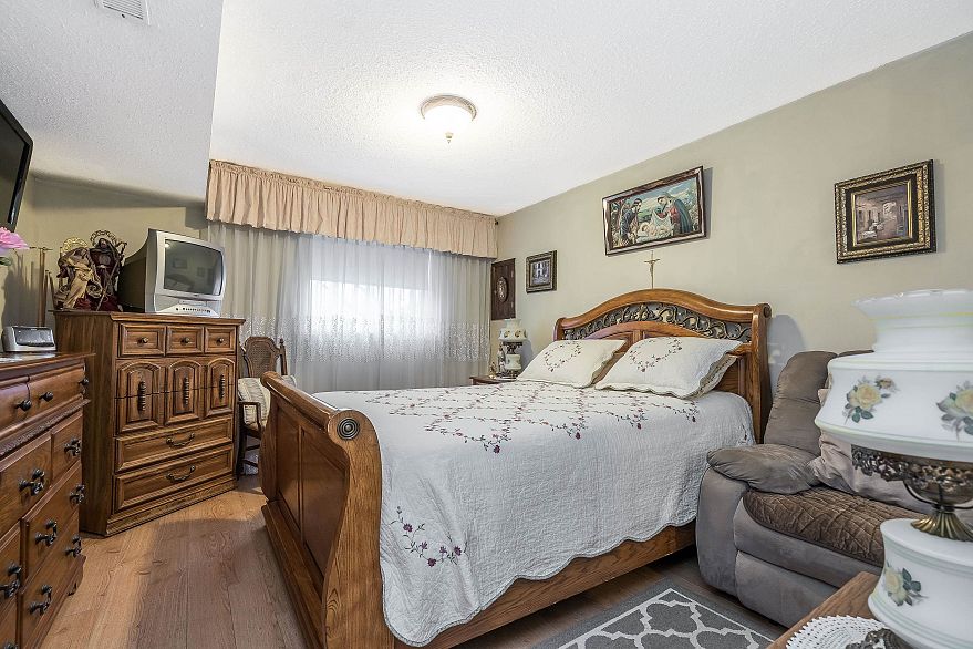 5262 Clarendon Street