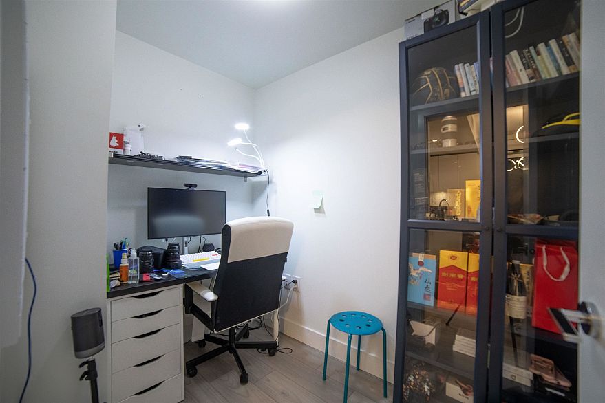 201 3581 NE Kent Avenue