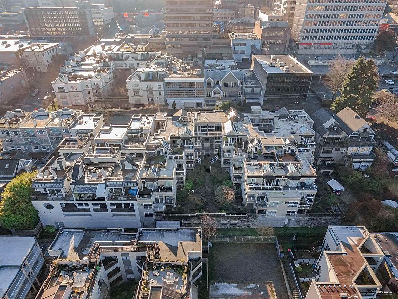 107 933 W 8th Avenue