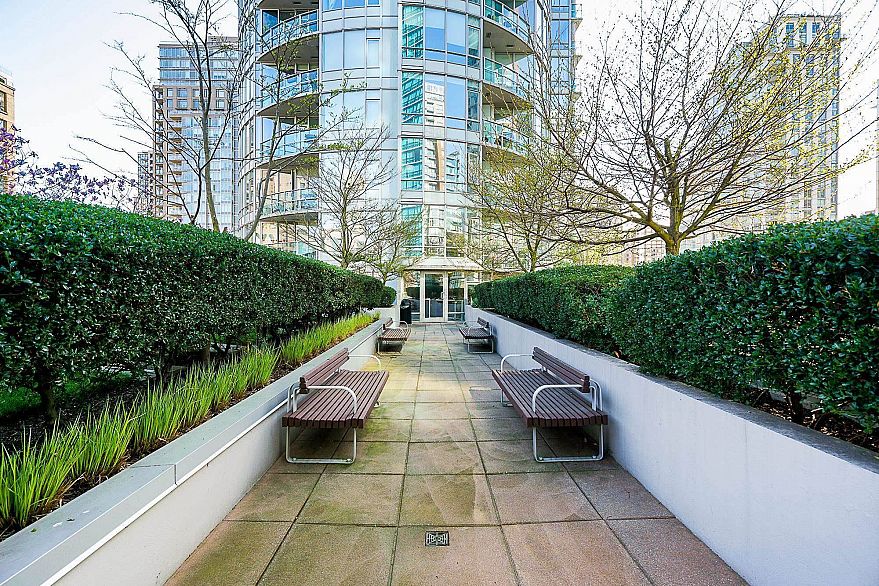 1507 833 Homer Street