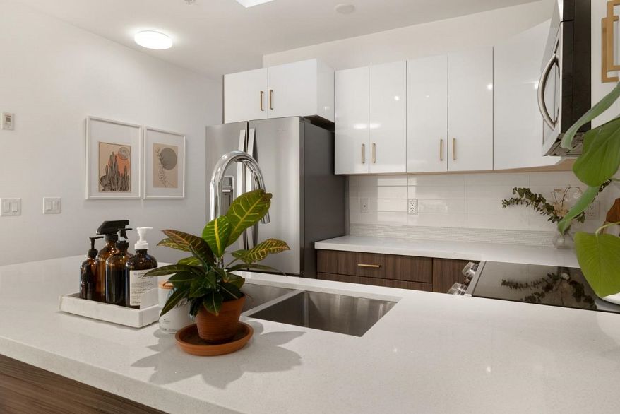 PH2 3939 Knight Street