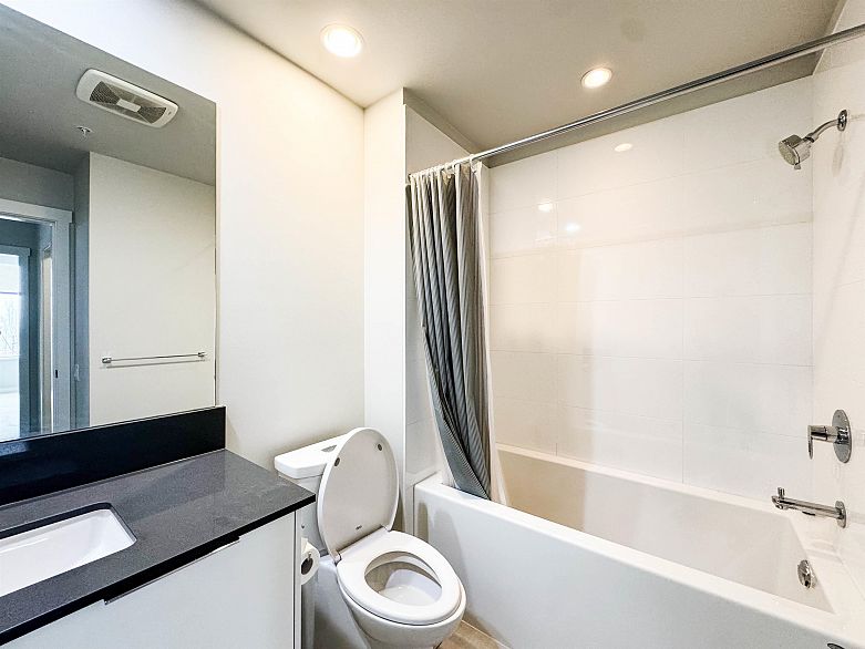 404 3289 Riverwalk Avenue