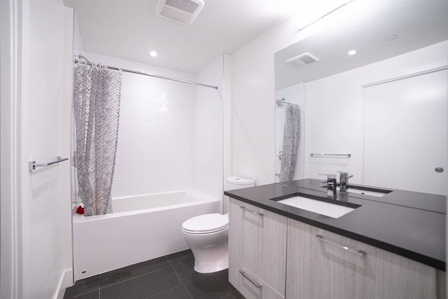 201 3581 NE Kent Avenue