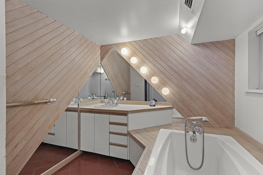 3545 W King Edward Avenue