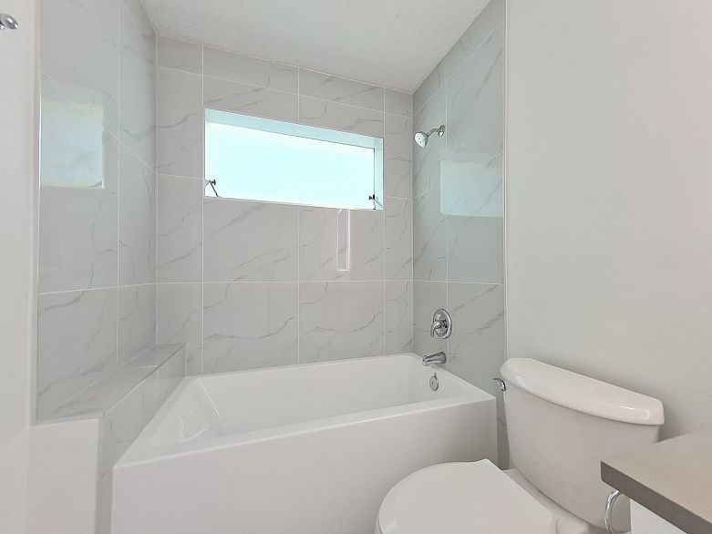 301 8645 Osler Street