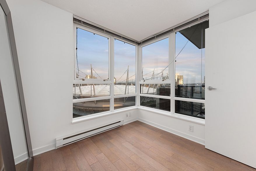 2705 928 Beatty Street