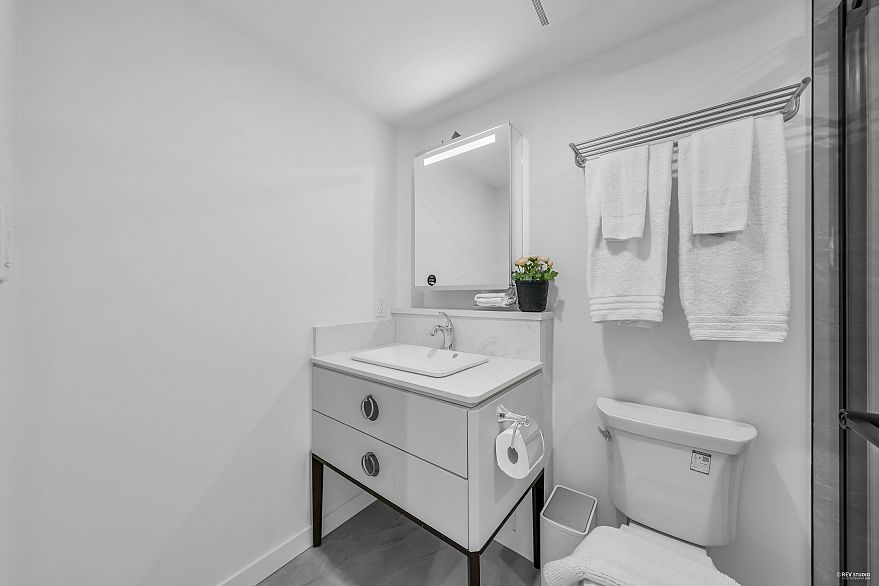 910 1050 Burrard Street