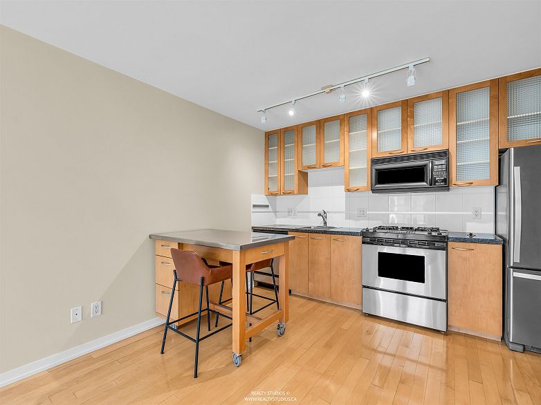 2208 969 Richards Street