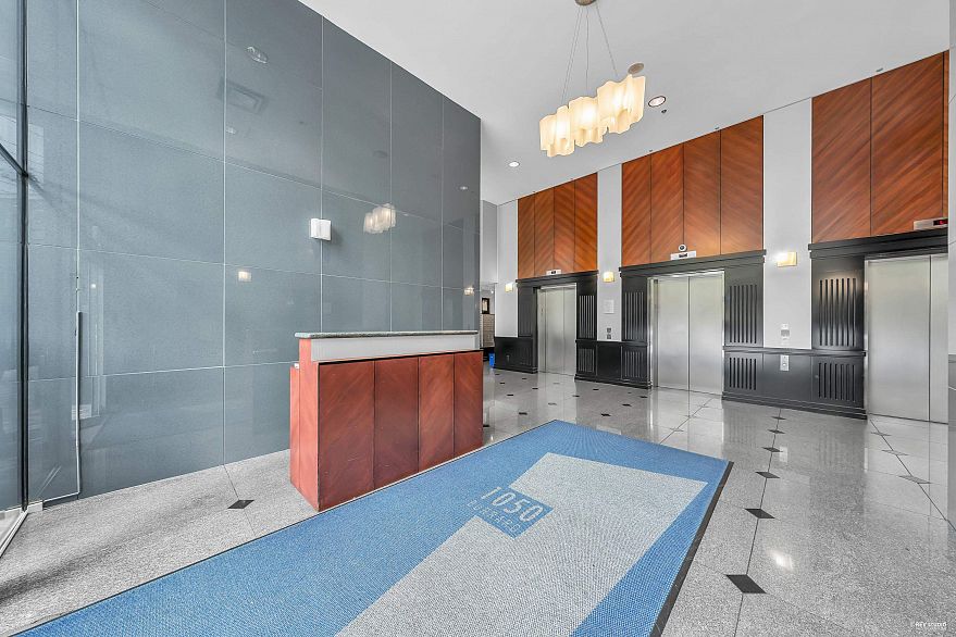 910 1050 Burrard Street