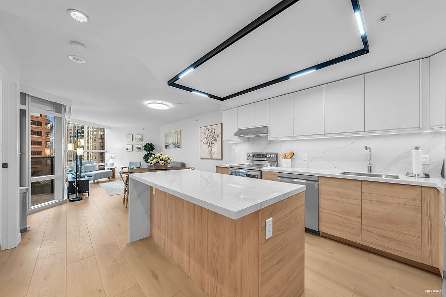 910 1050 Burrard Street