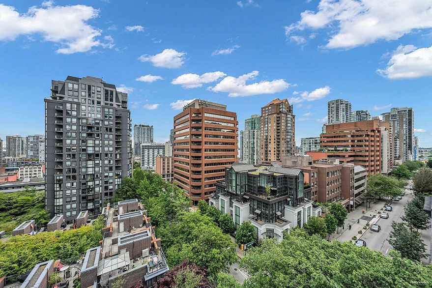 910 1050 Burrard Street