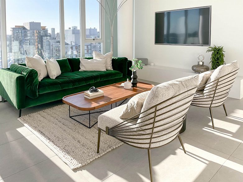 3703 689 Abbott Street