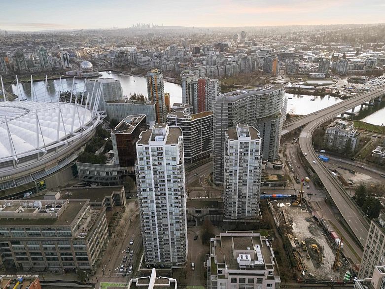 2705 928 Beatty Street