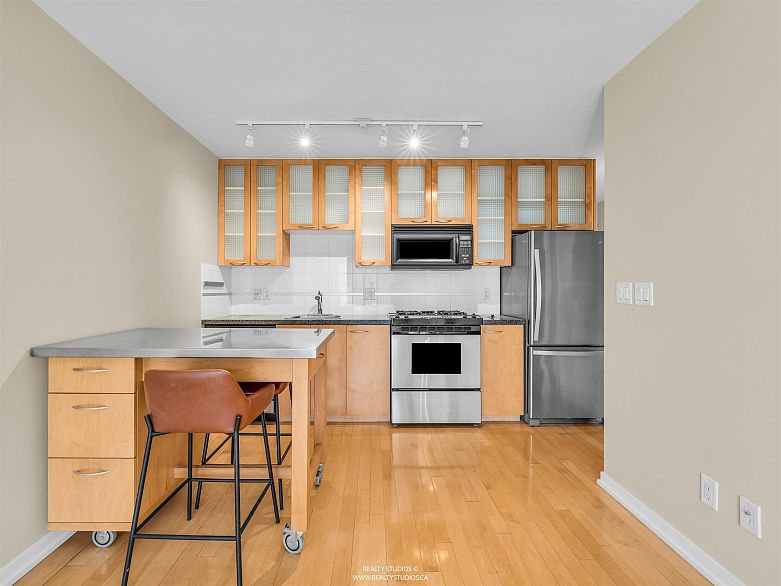 2208 969 Richards Street