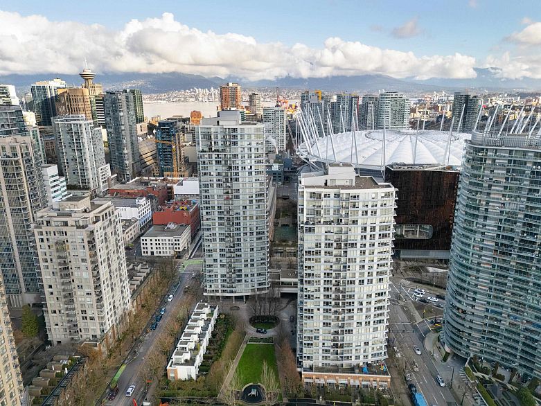 2705 928 Beatty Street