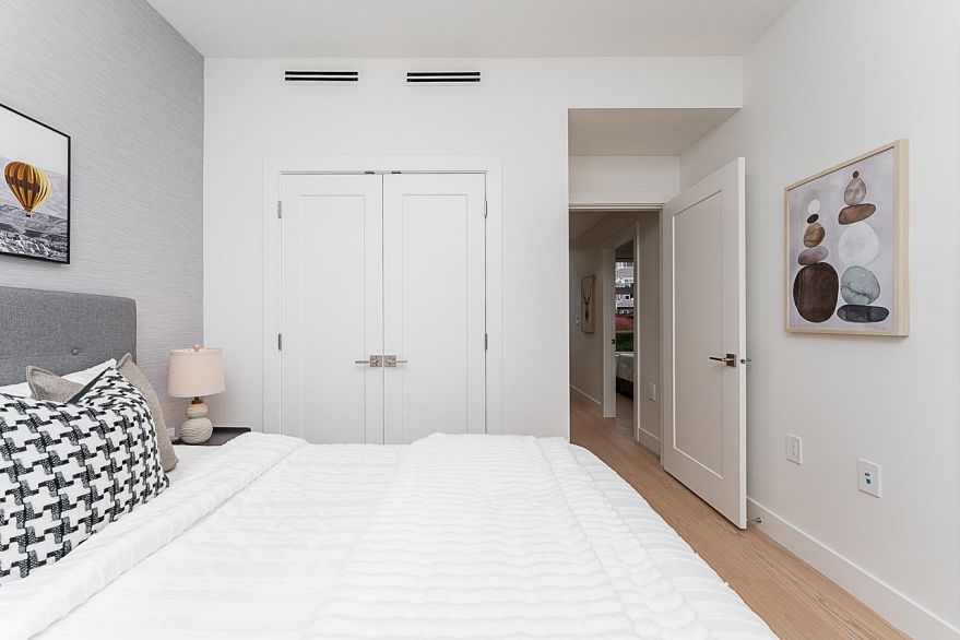 2 2837 Oliver Crescent