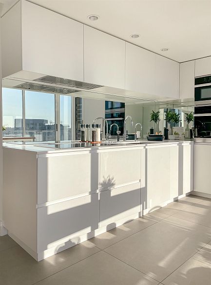 3703 689 Abbott Street