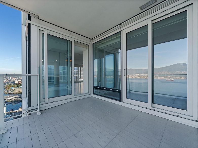 2701 1011 W Cordova Street