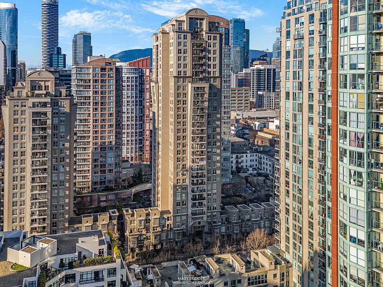 2208 969 Richards Street