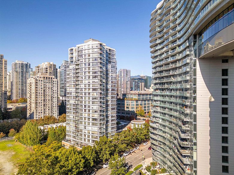 2705 928 Beatty Street