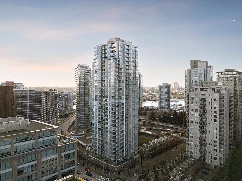 2705 928 Beatty Street