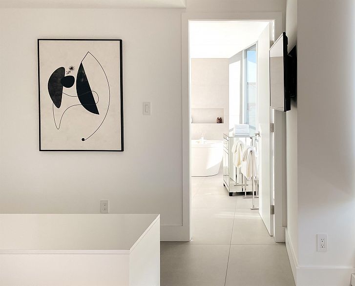 3703 689 Abbott Street