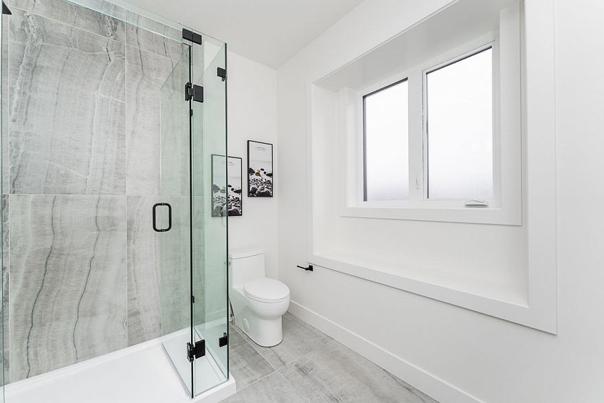 2 2837 Oliver Crescent