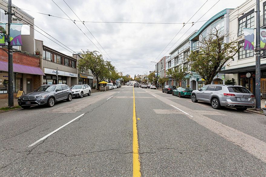 306 4355 W 10th Avenue