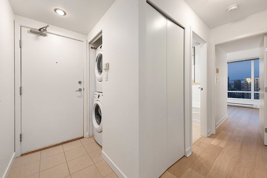 2705 928 Beatty Street