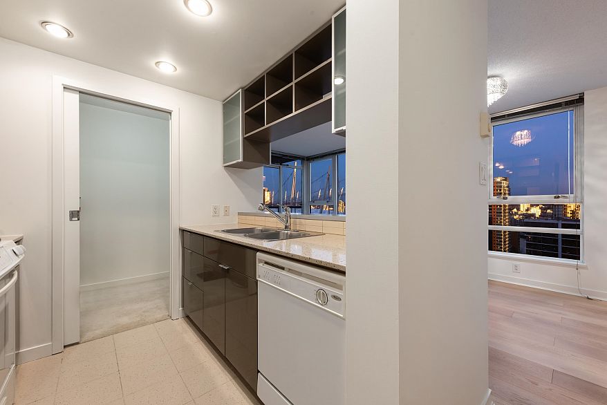 2705 928 Beatty Street