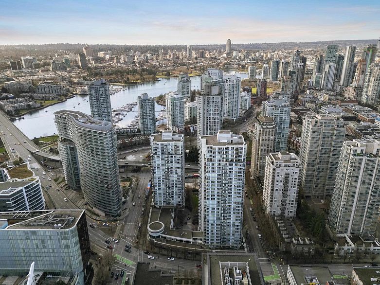 2705 928 Beatty Street