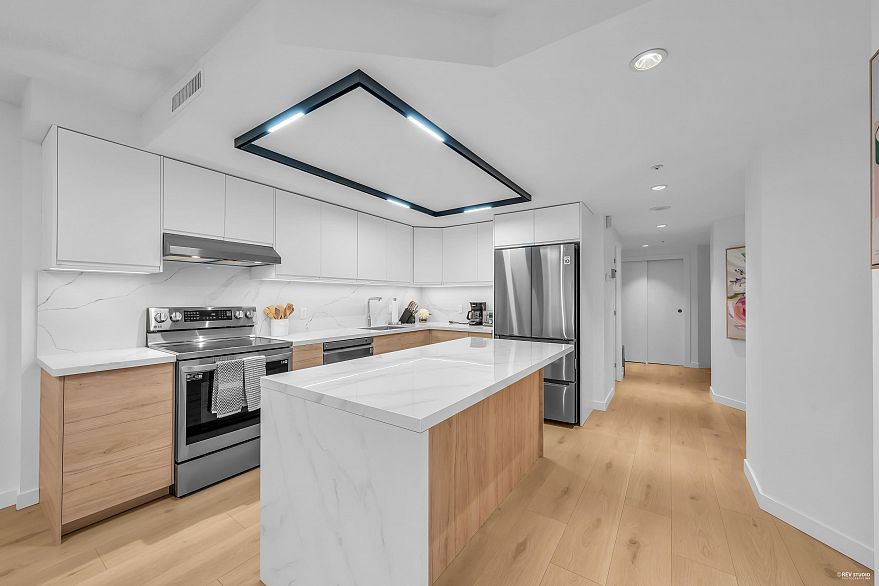 910 1050 Burrard Street