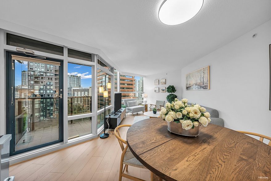 910 1050 Burrard Street