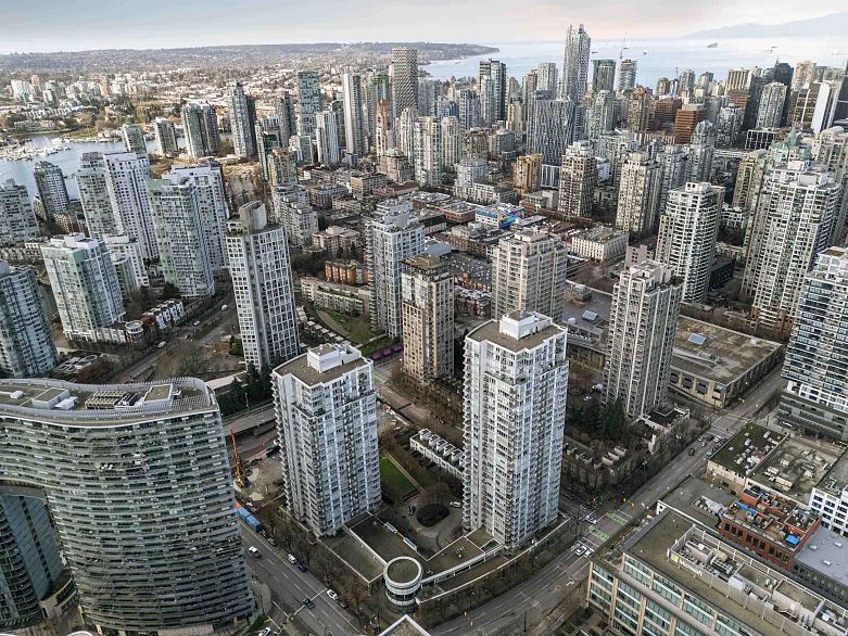 2705 928 Beatty Street