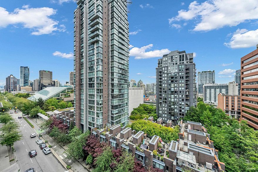 910 1050 Burrard Street