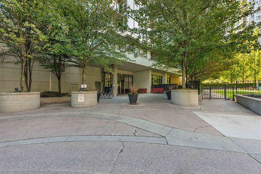 2705 928 Beatty Street