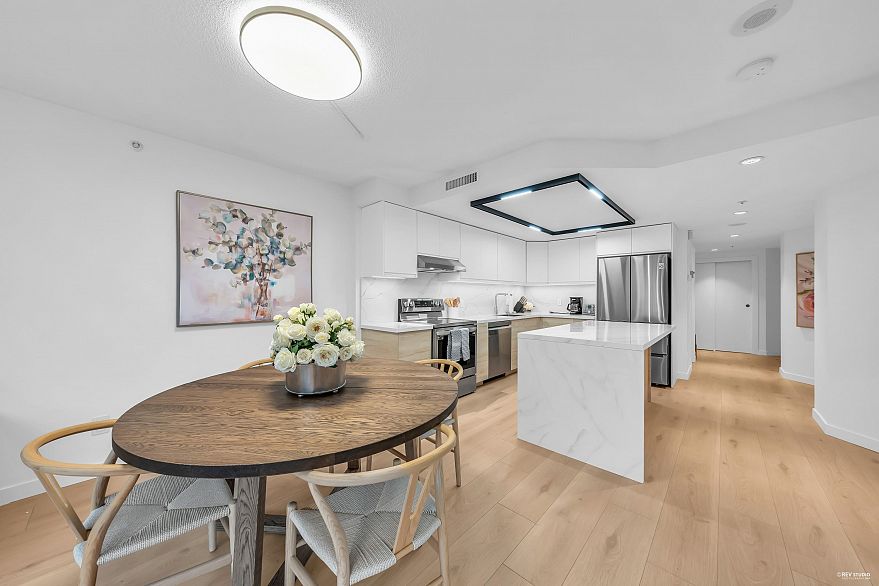 910 1050 Burrard Street