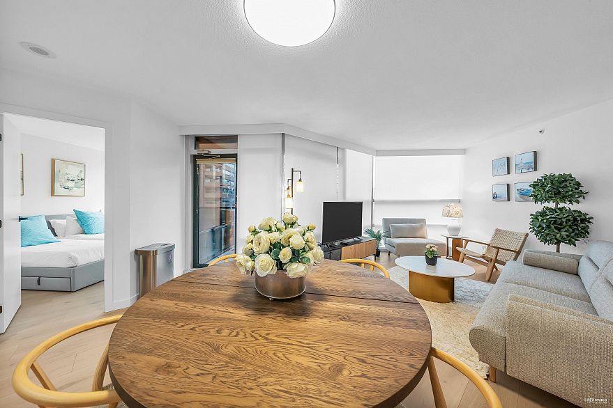 910 1050 Burrard Street