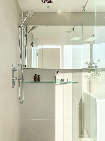 3703 689 Abbott Street