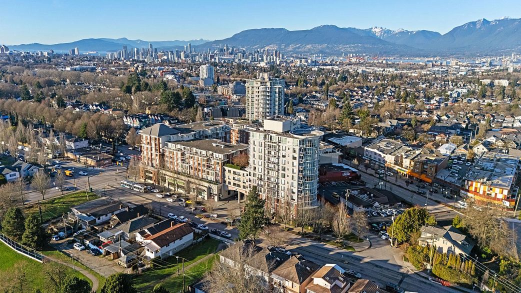 751 1483 E King Edward Avenue