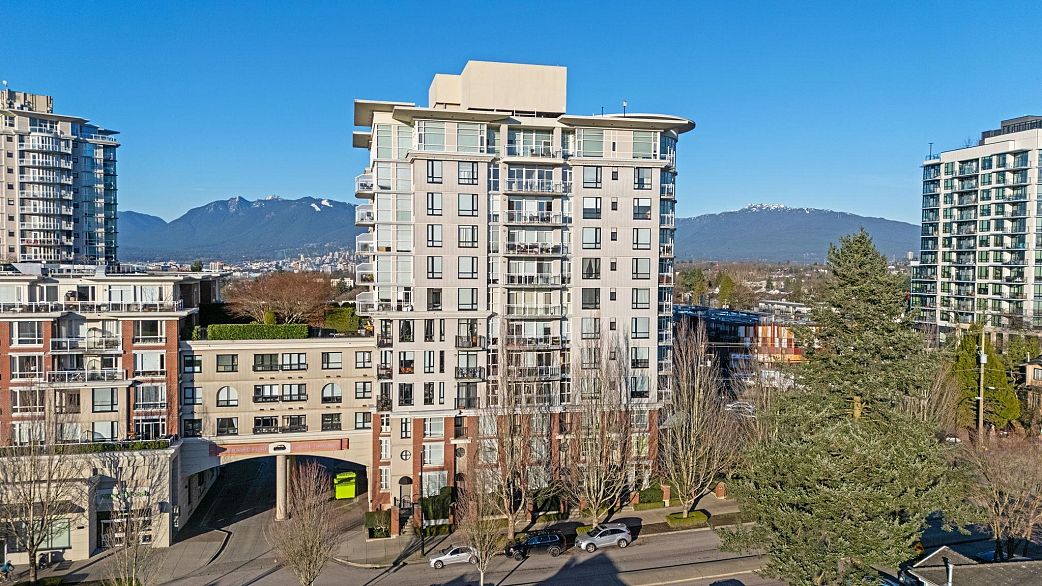 751 1483 E King Edward Avenue