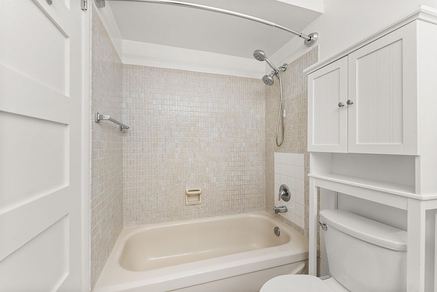 305 1266 W 13th Avenue