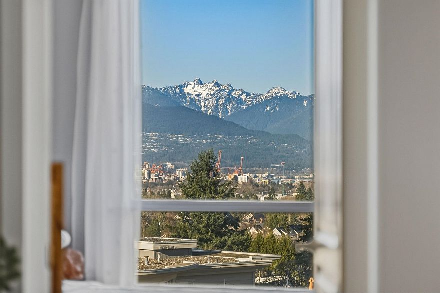 751 1483 E King Edward Avenue