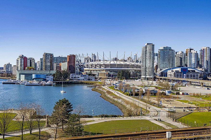 806 1088 Quebec Street