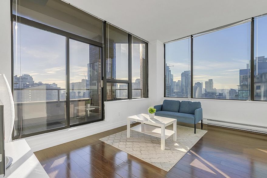 908 1010 Howe Street