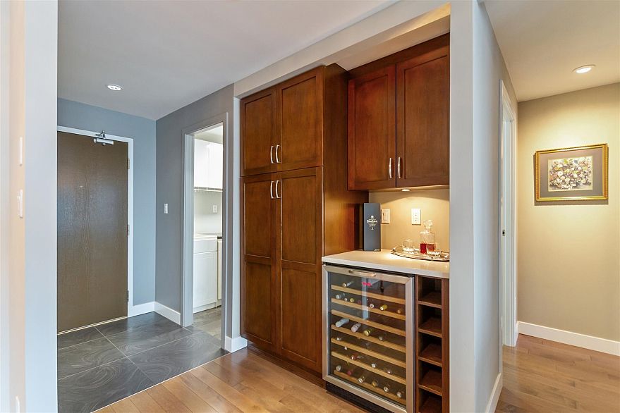 2302 1500 Howe Street