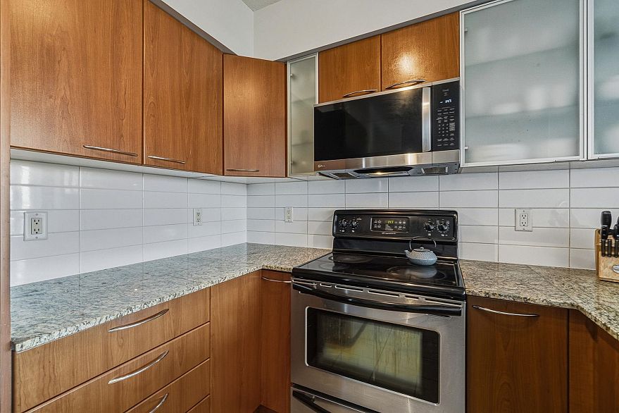 751 1483 E King Edward Avenue